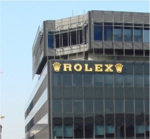 Retenedores en puertas cortafuego en el edificio de la empresa Rolex